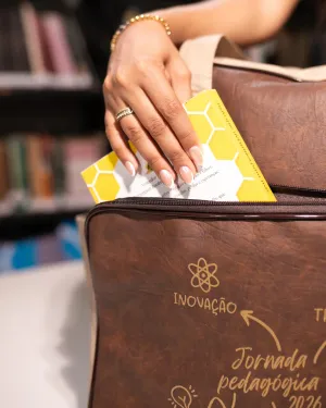 Detalhe de peça personalizada ISIS Bolsas 7